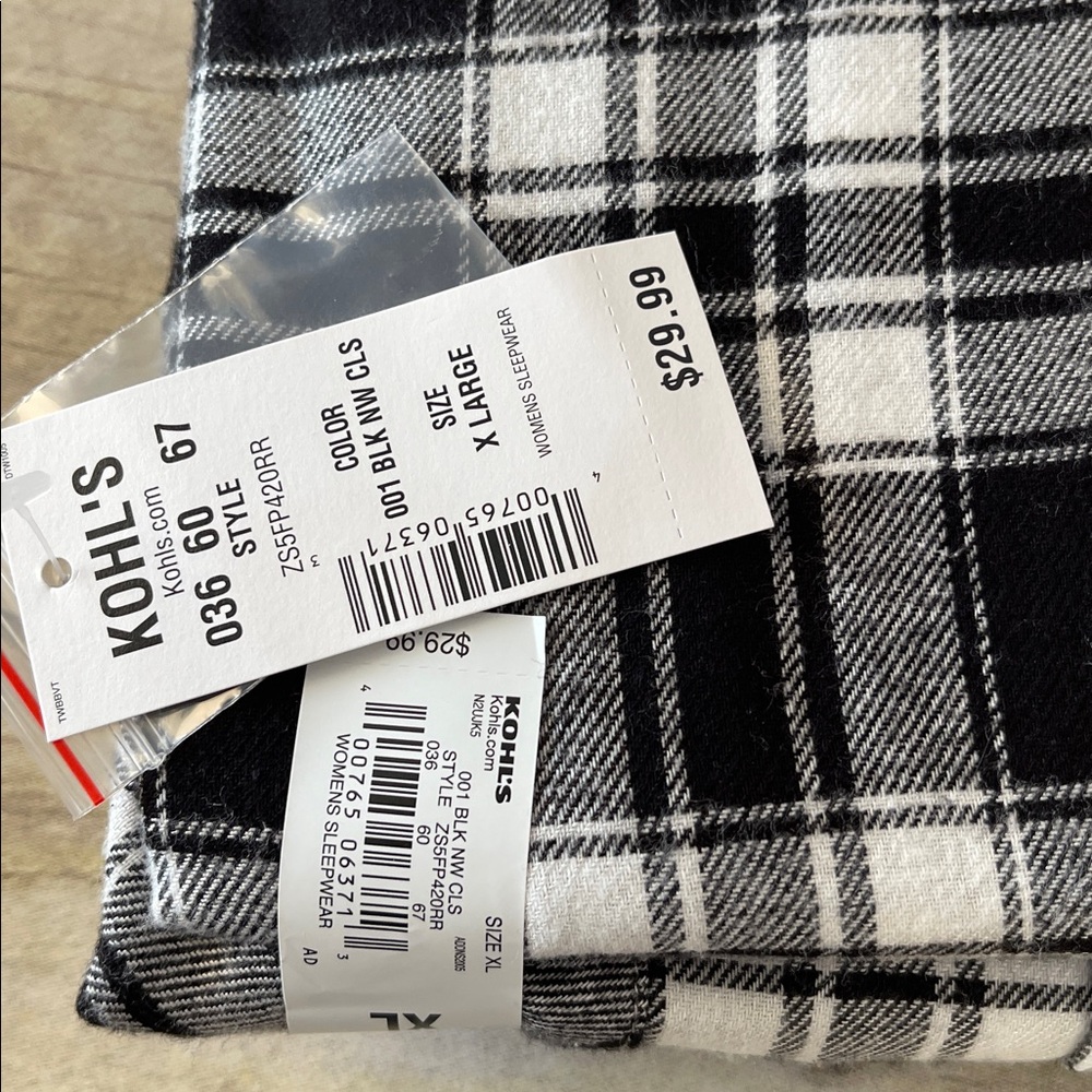 Pajama Top & Bottom Set Cotton Blend Sleepwear Gift Set NWT Women Black Plaid - Picture 7 of 7
